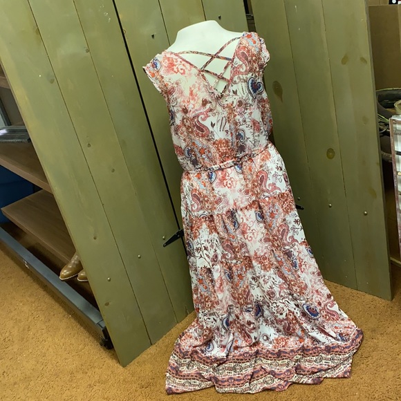 Signature Studio Dress. Size 12. Paisleys in pink. - Picture 6 of 8